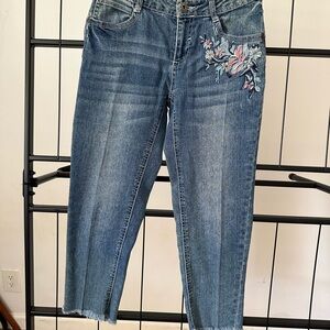 Mudd Blue Cropped Jeans with Floral Embroidery